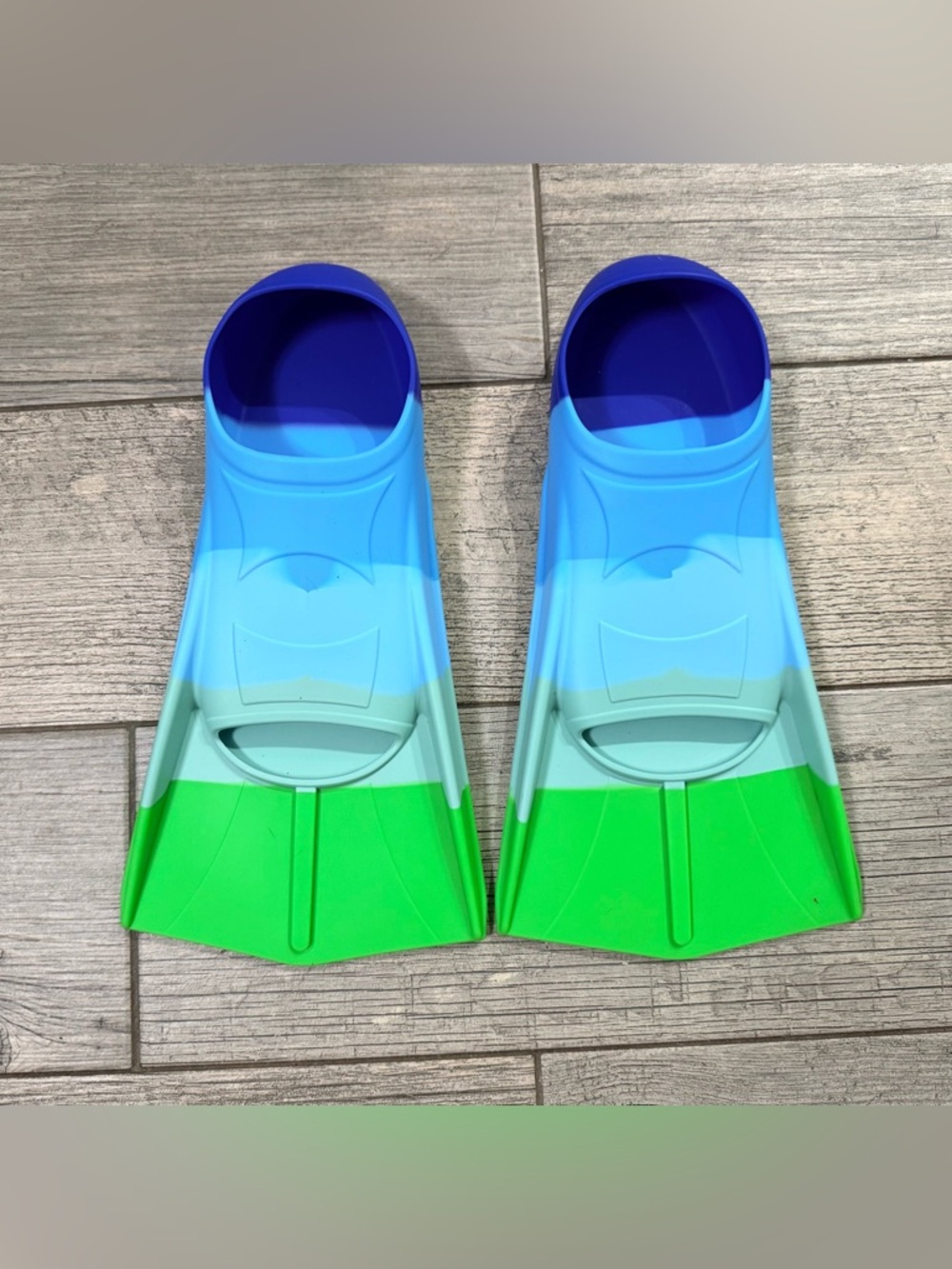 Youth Swim Fins/Flippers - Size Medium - Picture 2 of 4